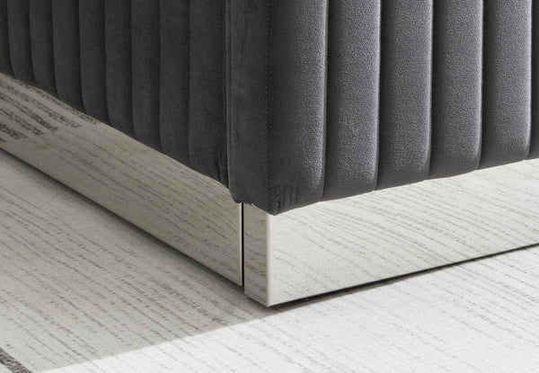 Raul Velvet Bed
